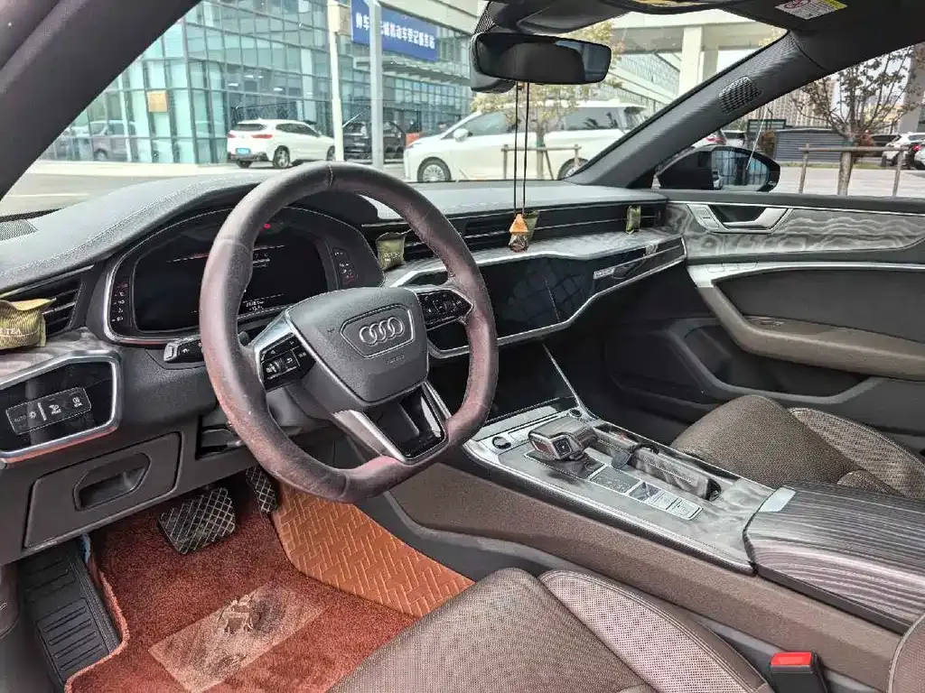 Audi A7L — фото 6