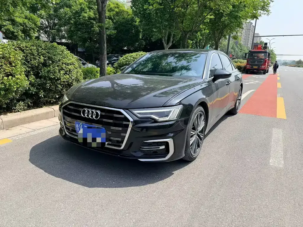 Audi A6L — фото 1