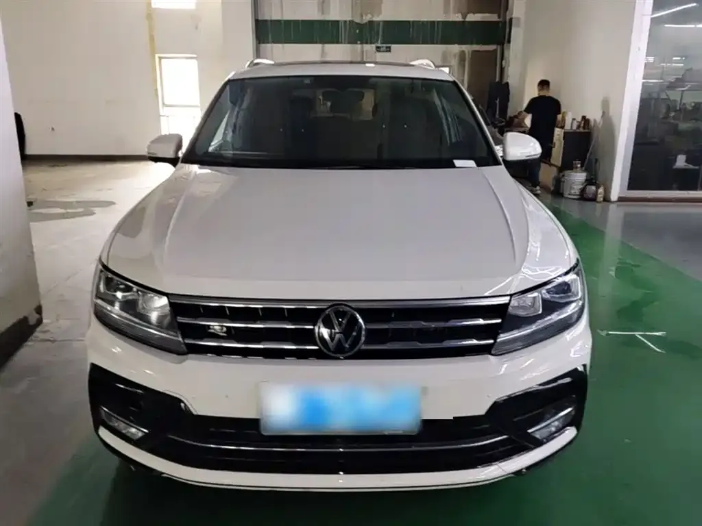 Volkswagen Tiguan L — фото 3