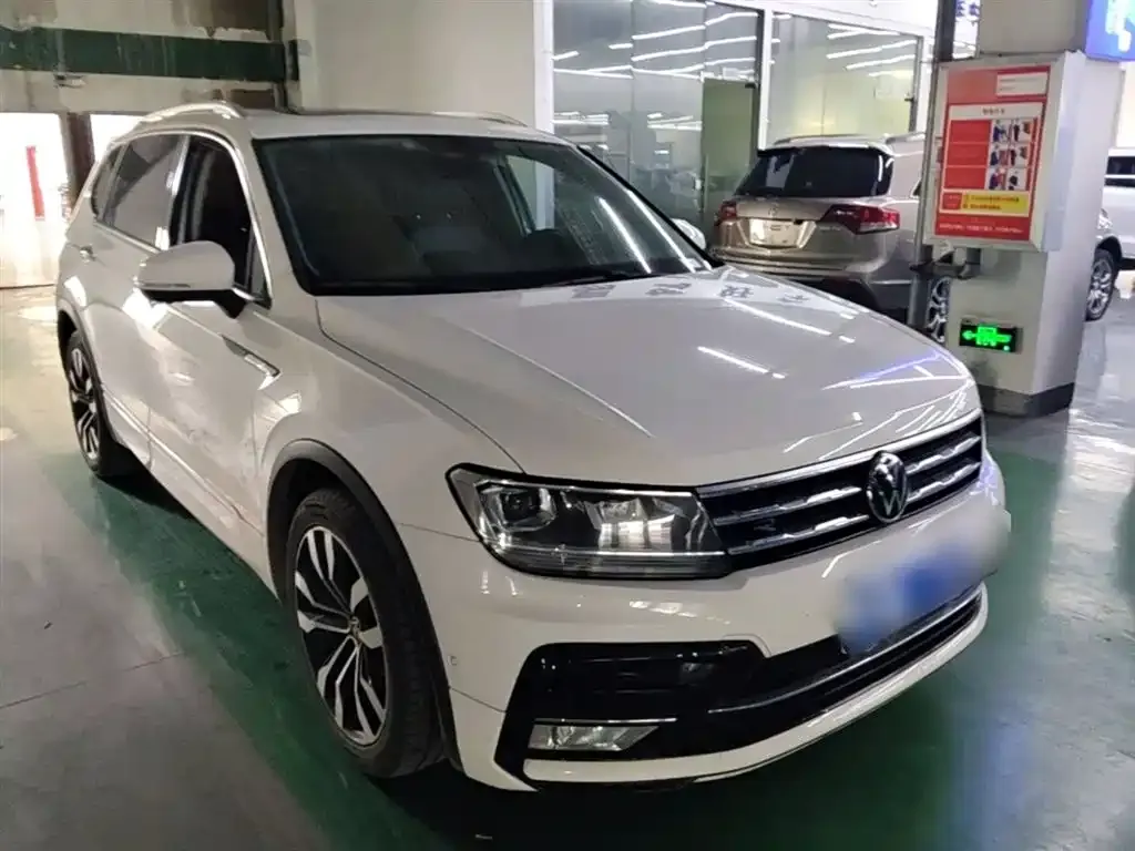Volkswagen Tiguan L — фото 8
