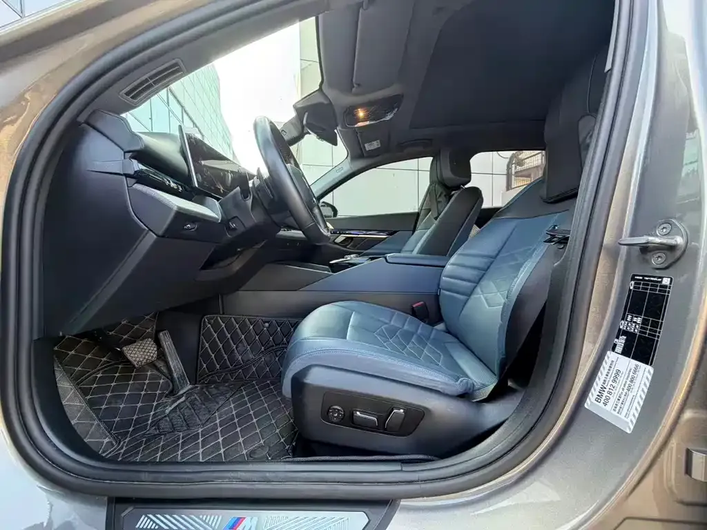 BMW 5 Series 2024 из CN, фото 3