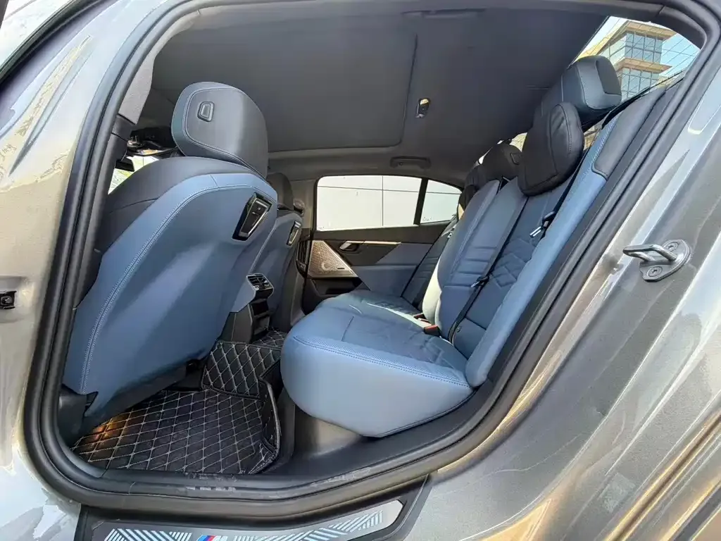 BMW 5 Series 2024 из CN, фото 8