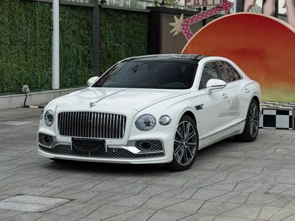 Bentley Flying Spur PHEV — фото 1