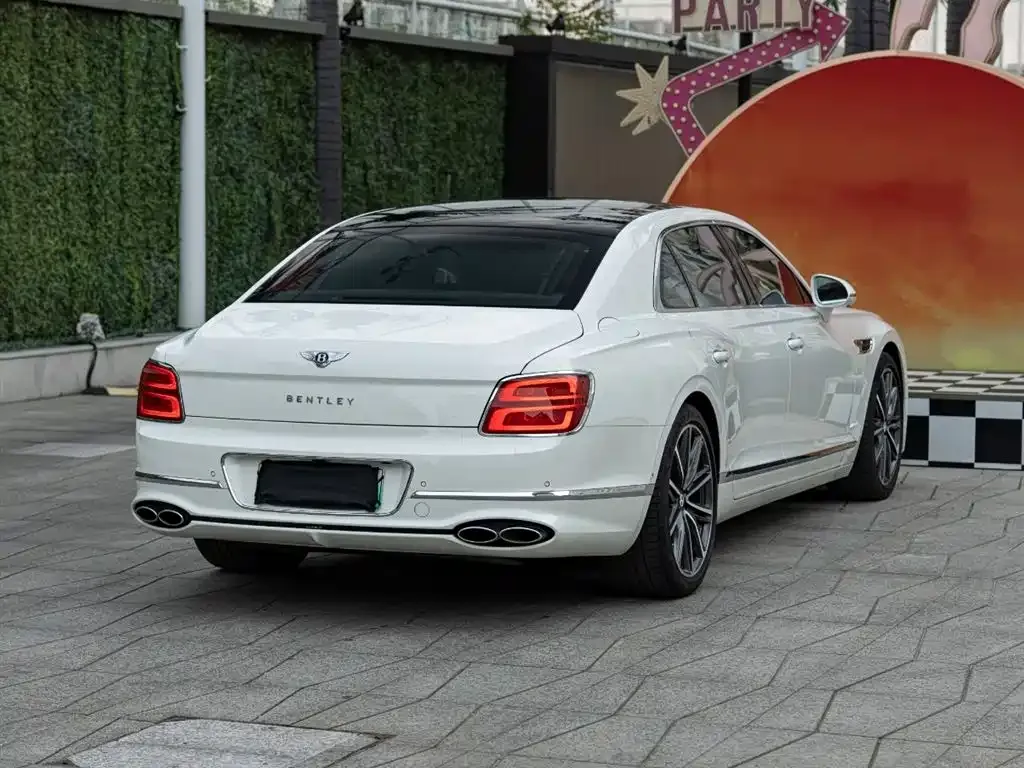 Bentley Flying Spur PHEV — фото 10