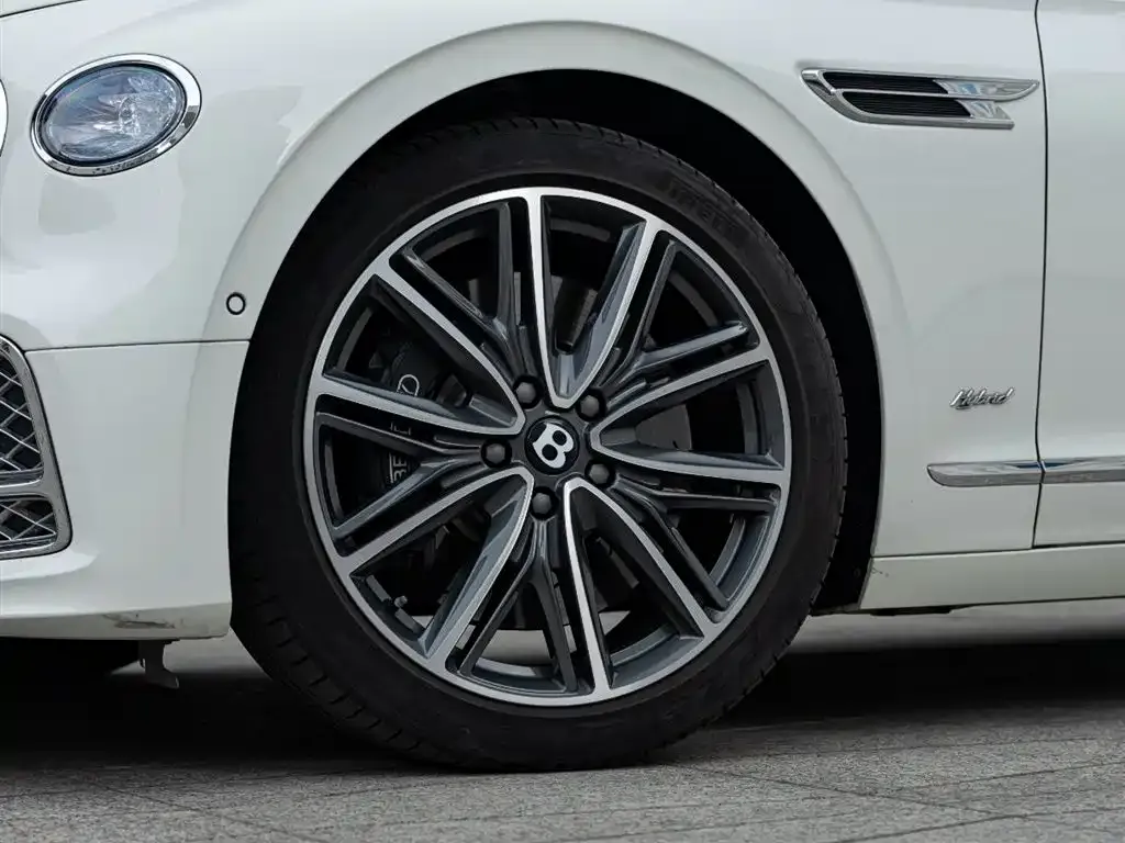 Bentley Flying Spur PHEV — фото 9