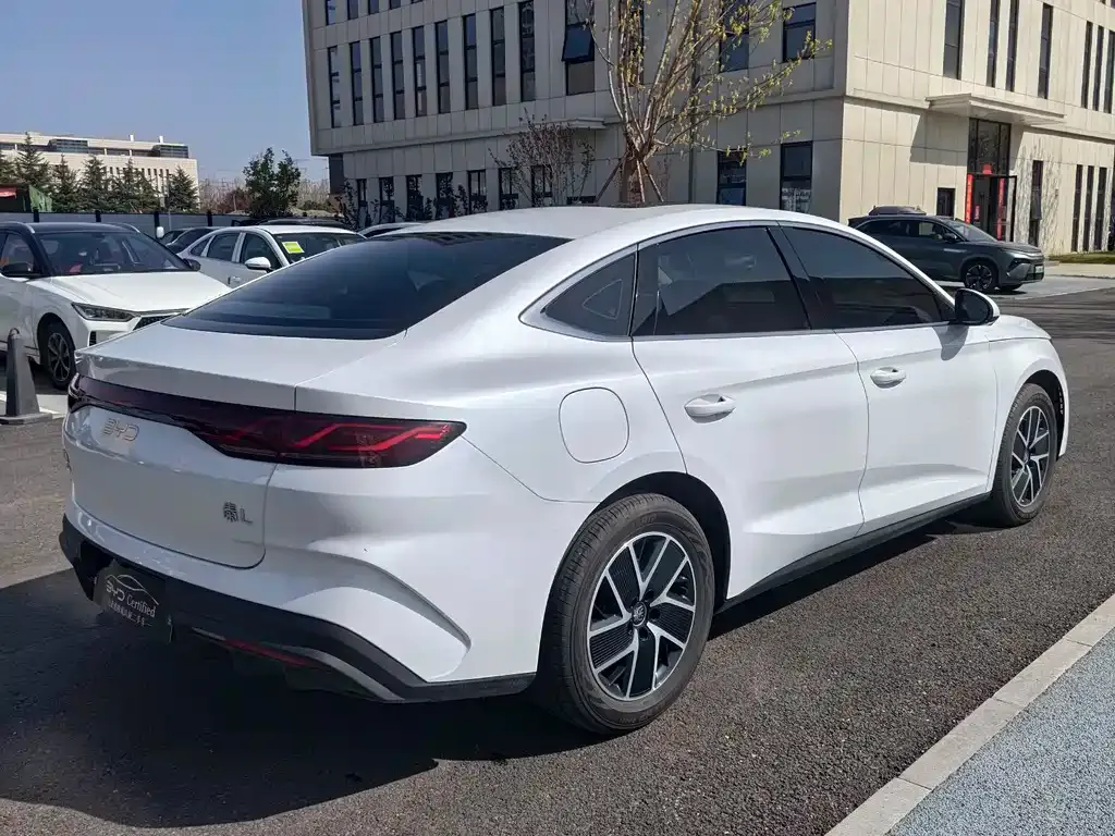 BYD Qin L — фото 8