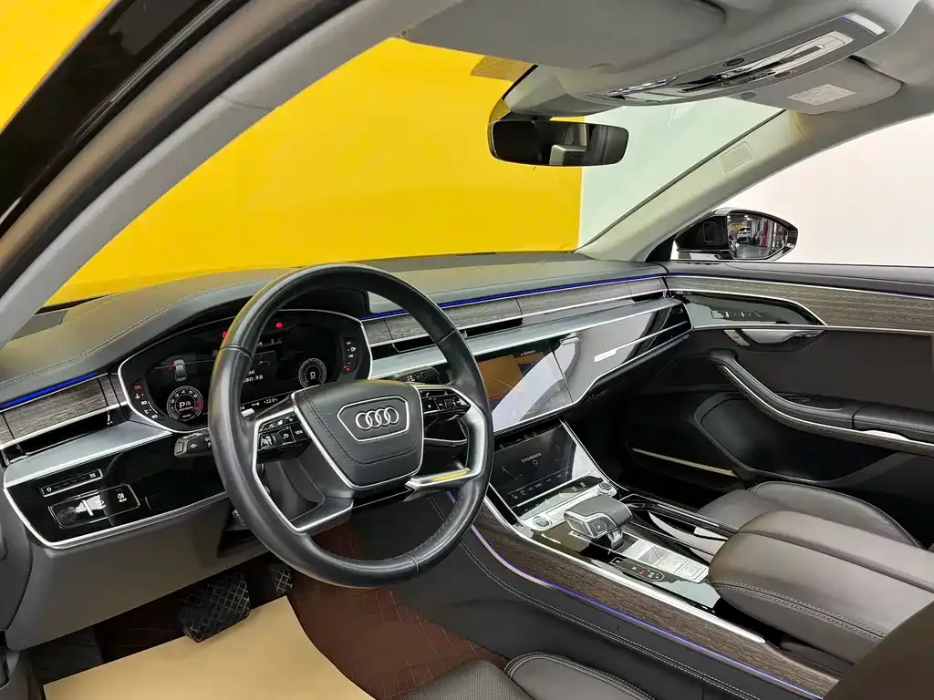Audi A8 — фото 7