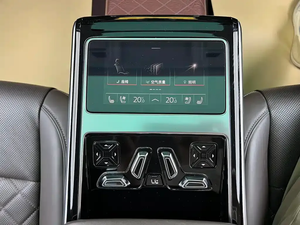 Audi A8 — фото 9