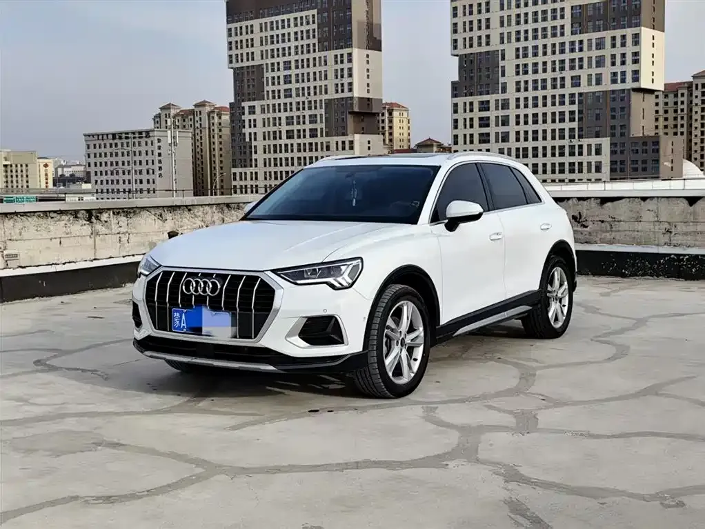 Audi Q3 — фото 1