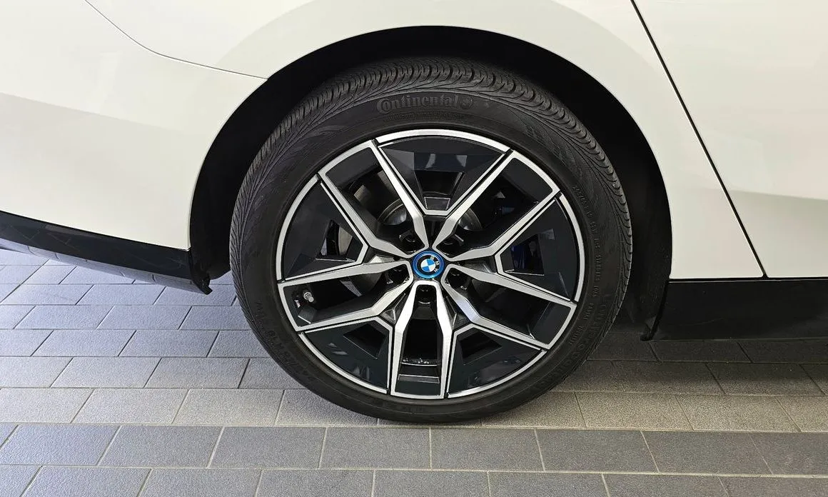 BMW i5 — фото 8