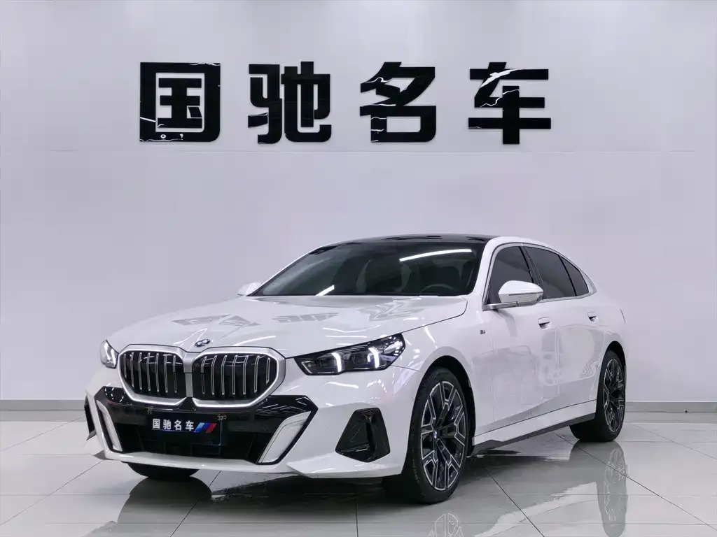 BMW 5 Series 2025 из CN, фото 1