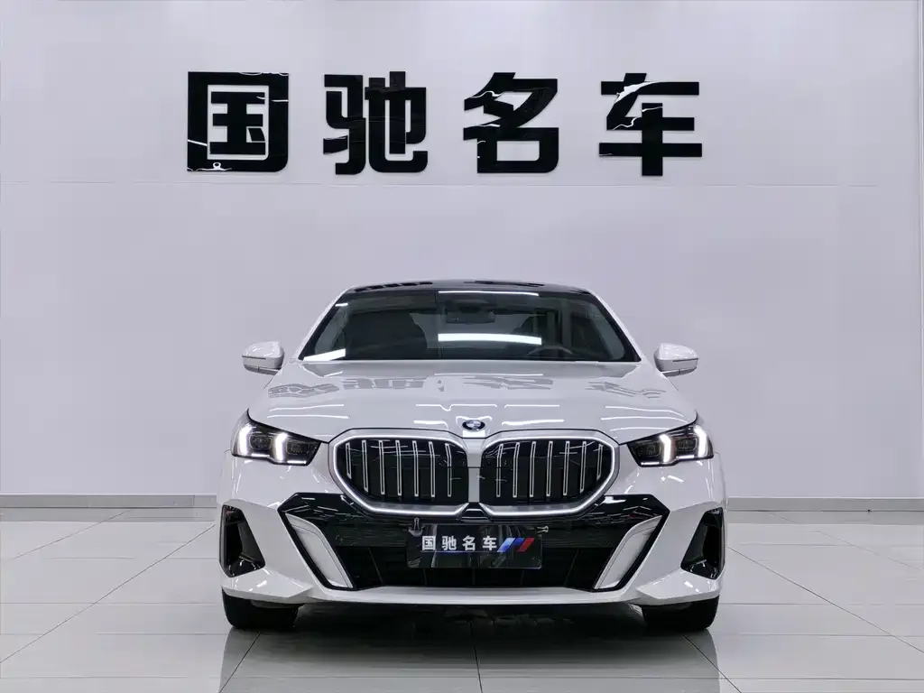BMW 5 Series 2025 из CN, фото 2
