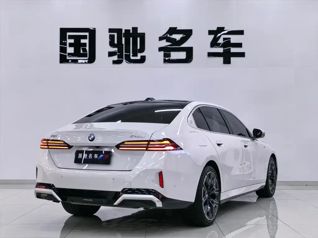 BMW 5 Series 2025 из CN, фото 9