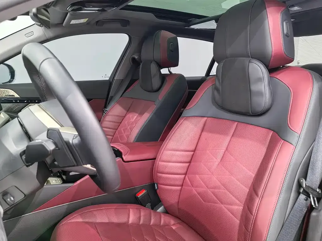 BMW 5 Series 2025 из CN, фото 8