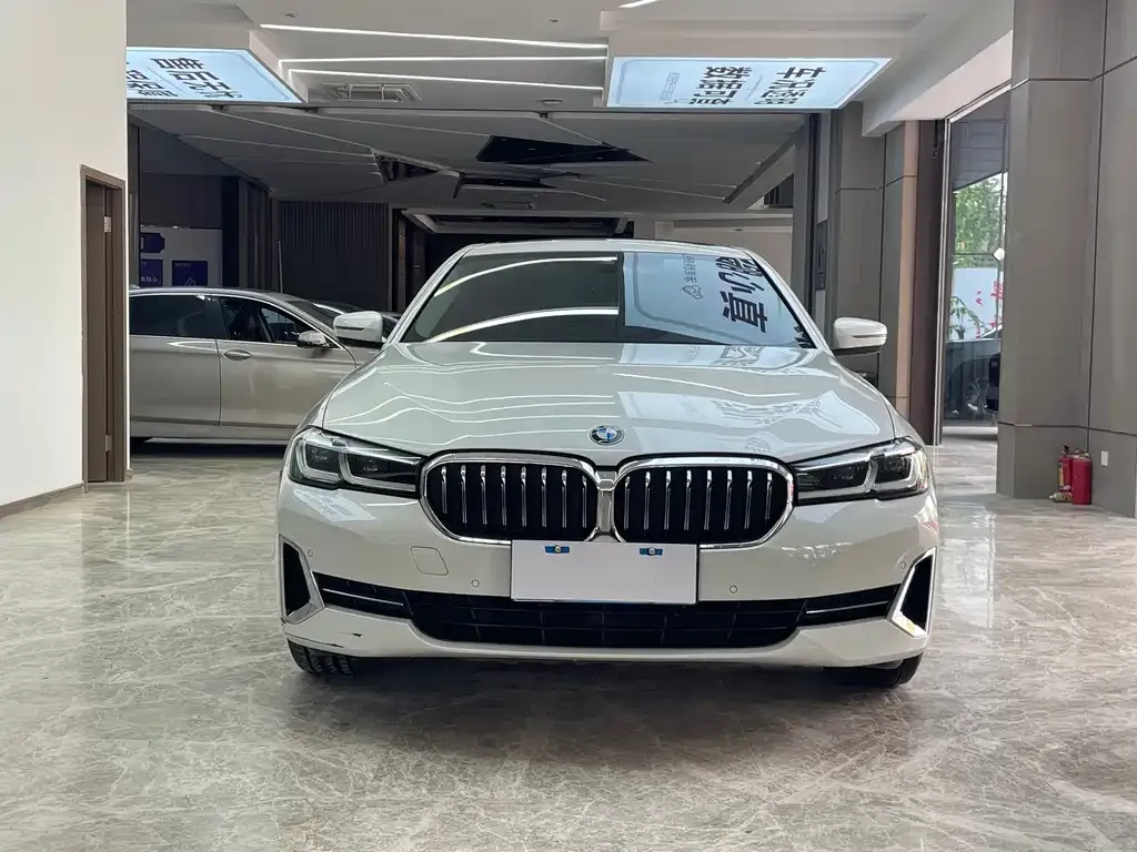 BMW 5 Series — фото 10