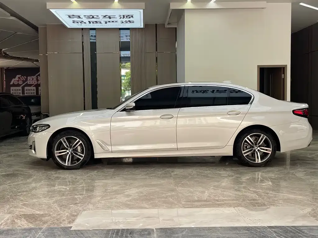 BMW 5 Series — фото 3
