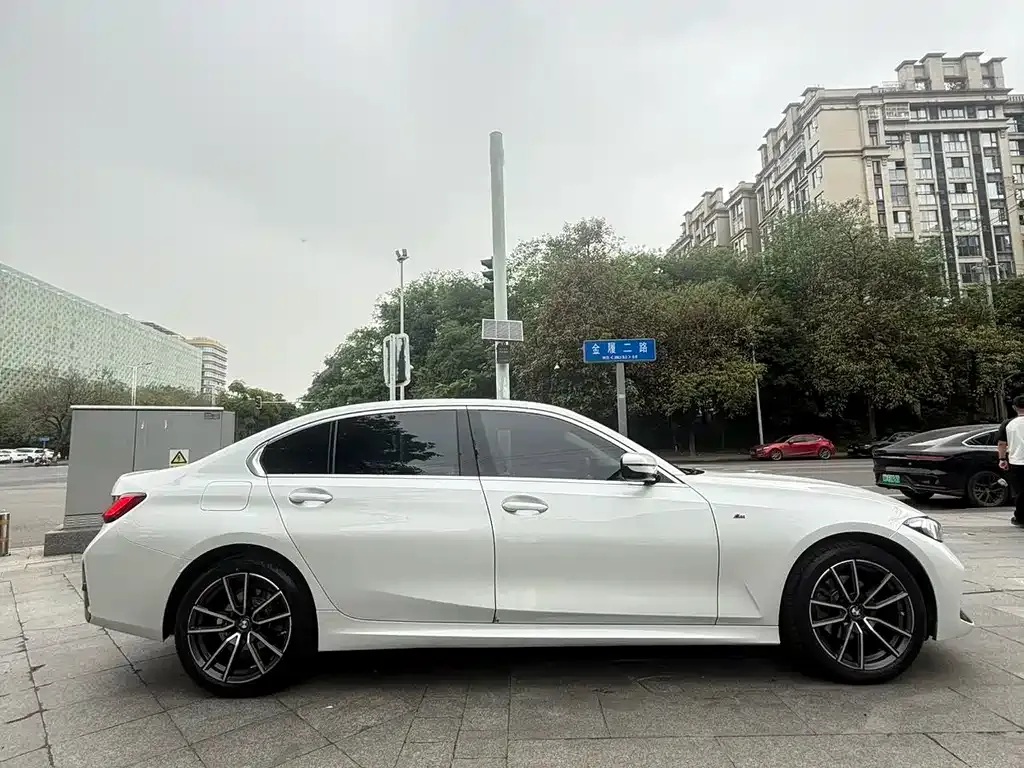 BMW 3 Series 2023 из CN, фото 2