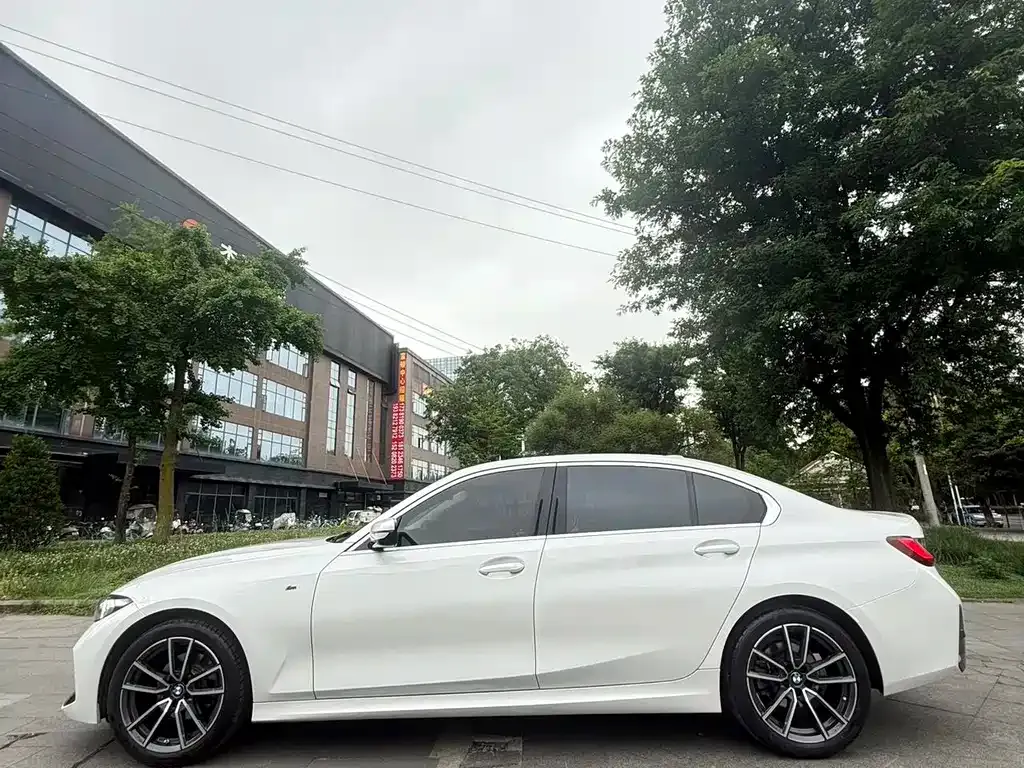 BMW 3 Series 2023 из CN, фото 10