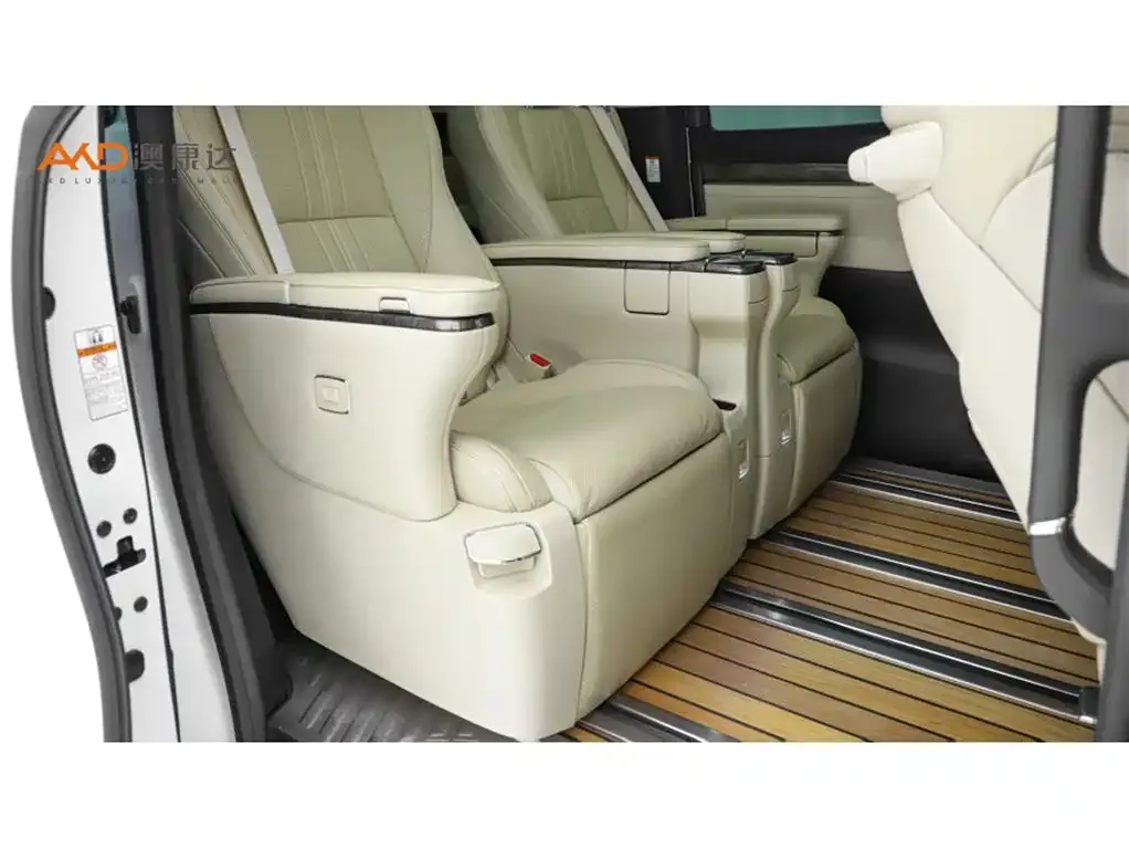 Toyota Vellfire — фото 2