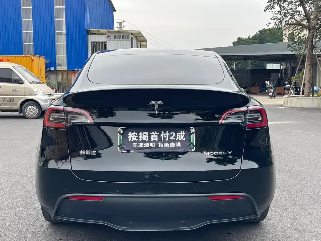 Tesla Model Y — фото 7