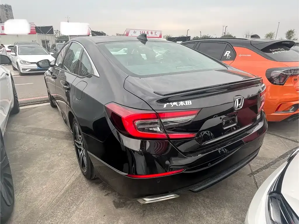 Honda Accord — фото 10