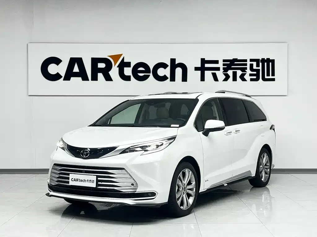 Toyota Sienna — фото 1