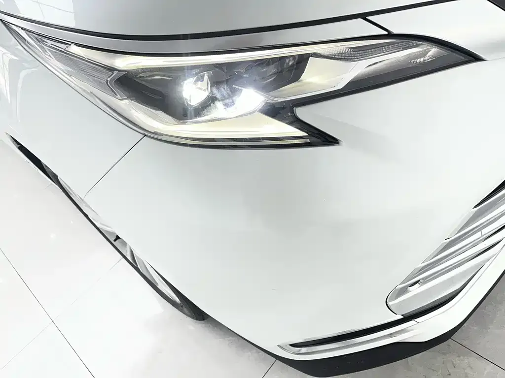 Toyota Sienna — фото 6
