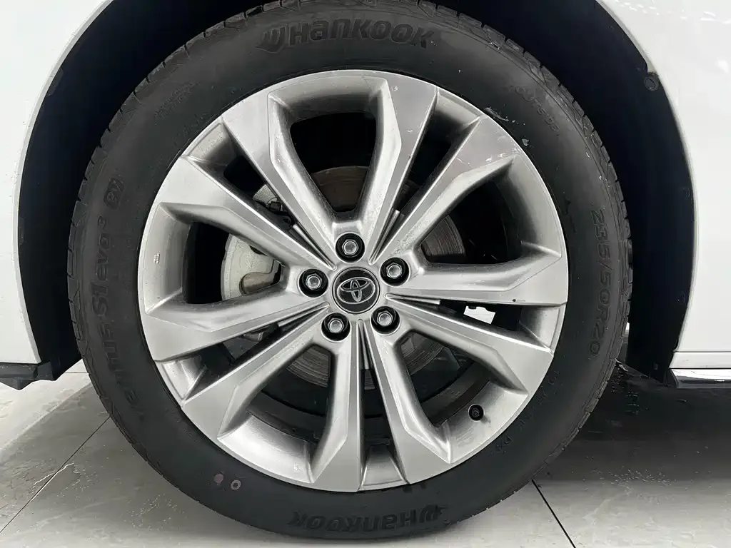 Toyota Sienna — фото 9