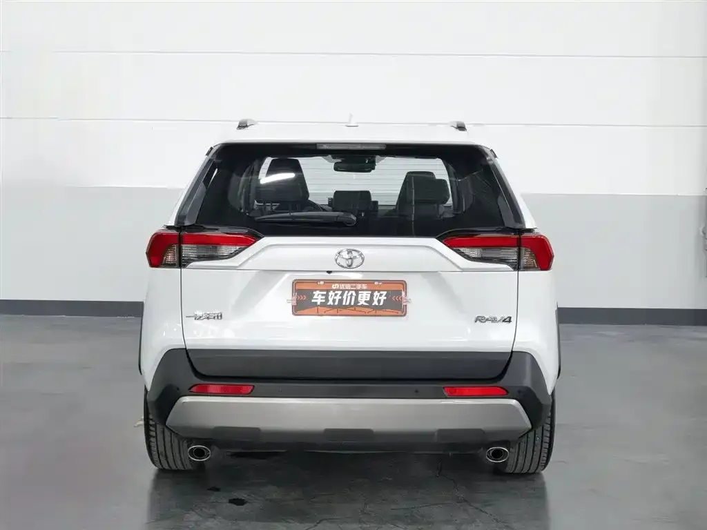 Toyota RAV4 — фото 8