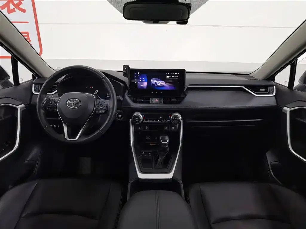 Toyota RAV4 — фото 5
