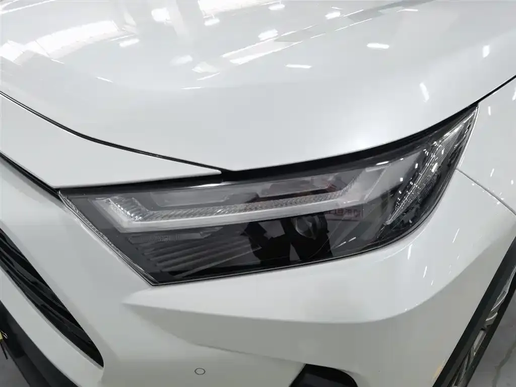 Toyota RAV4 — фото 3