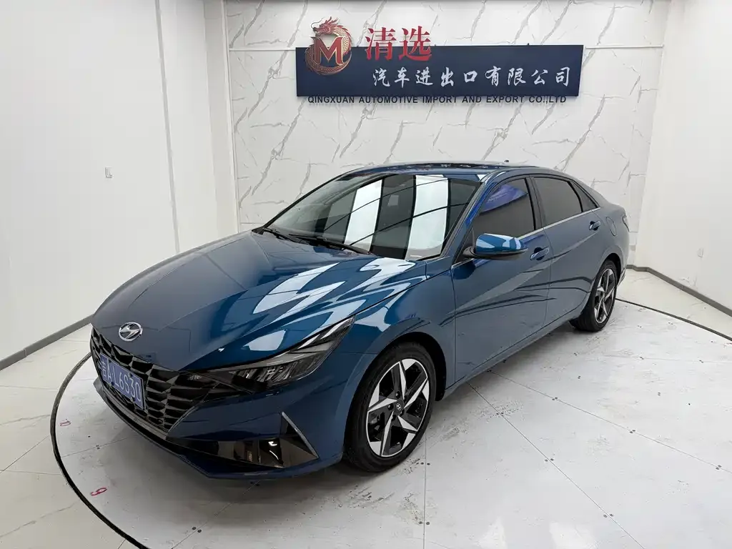 Hyundai Elantra — фото 1