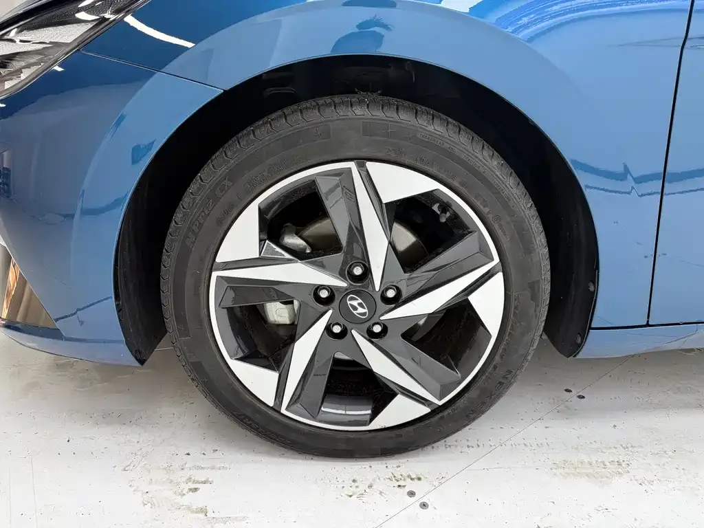 Hyundai Elantra — фото 4