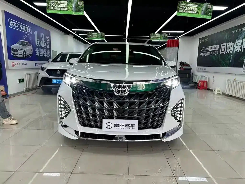 Toyota Granvia — фото 4