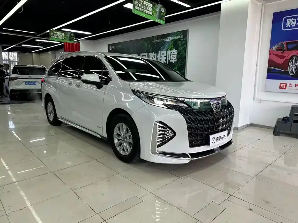 Toyota Granvia — фото 6