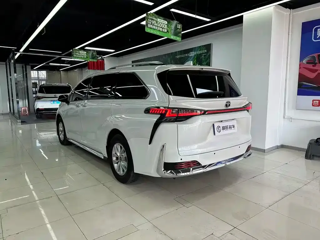 Toyota Granvia — фото 8