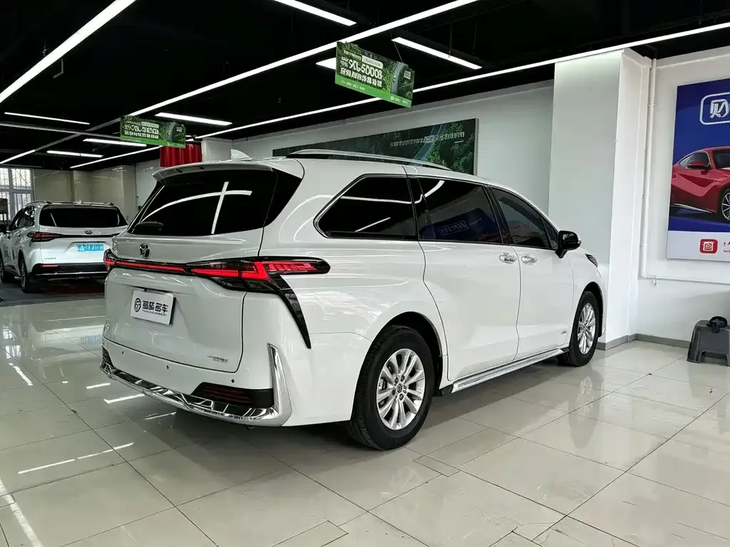 Toyota Granvia — фото 9