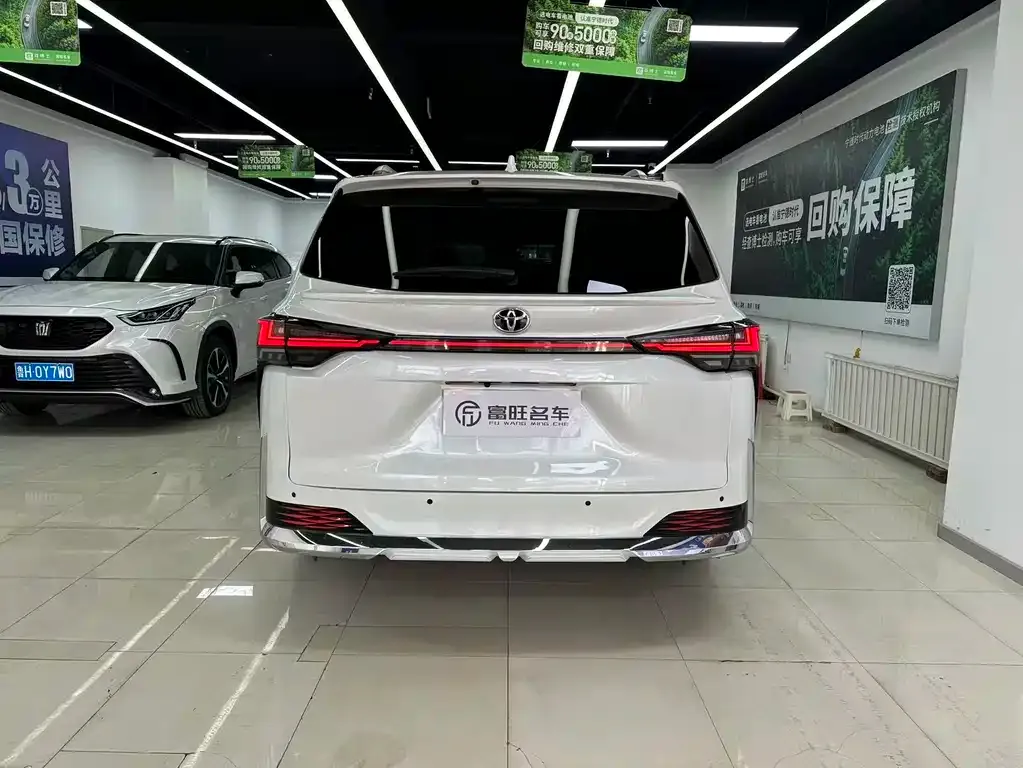 Toyota Granvia — фото 5