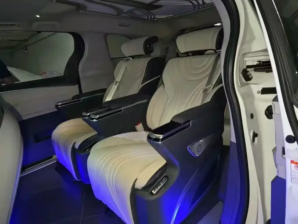 Toyota Granvia — фото 2