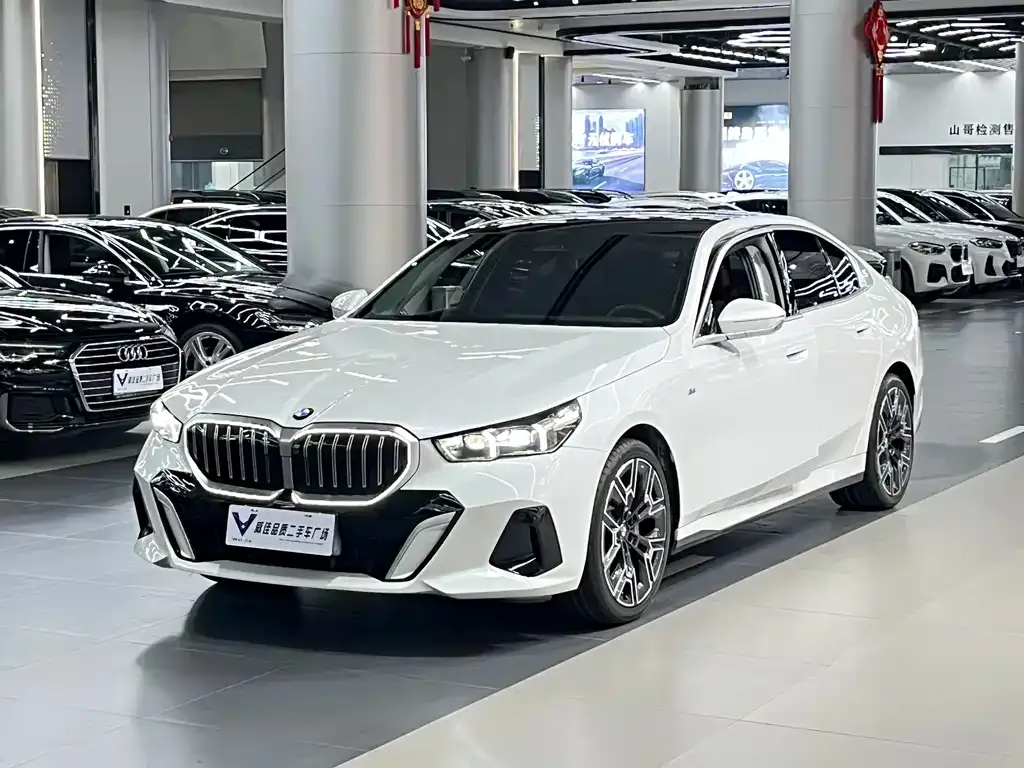BMW 5 Series — фото 1