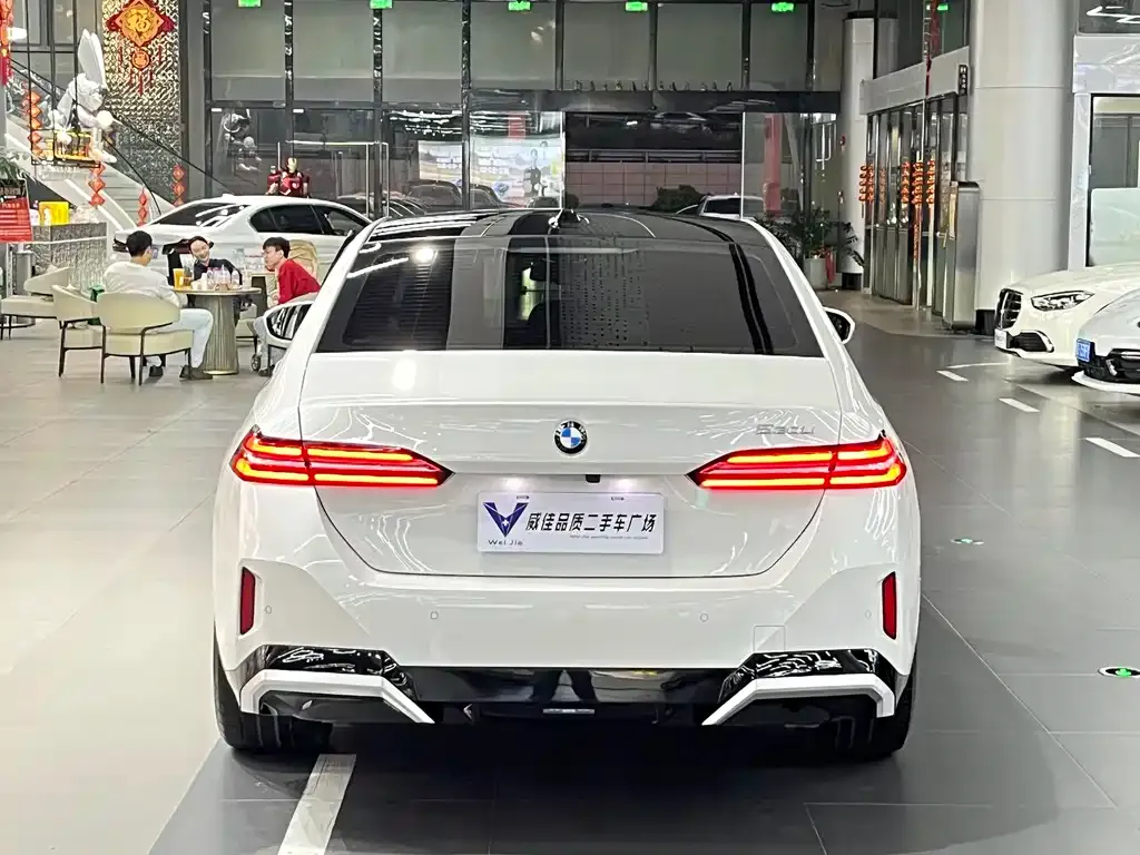 BMW 5 Series — фото 10