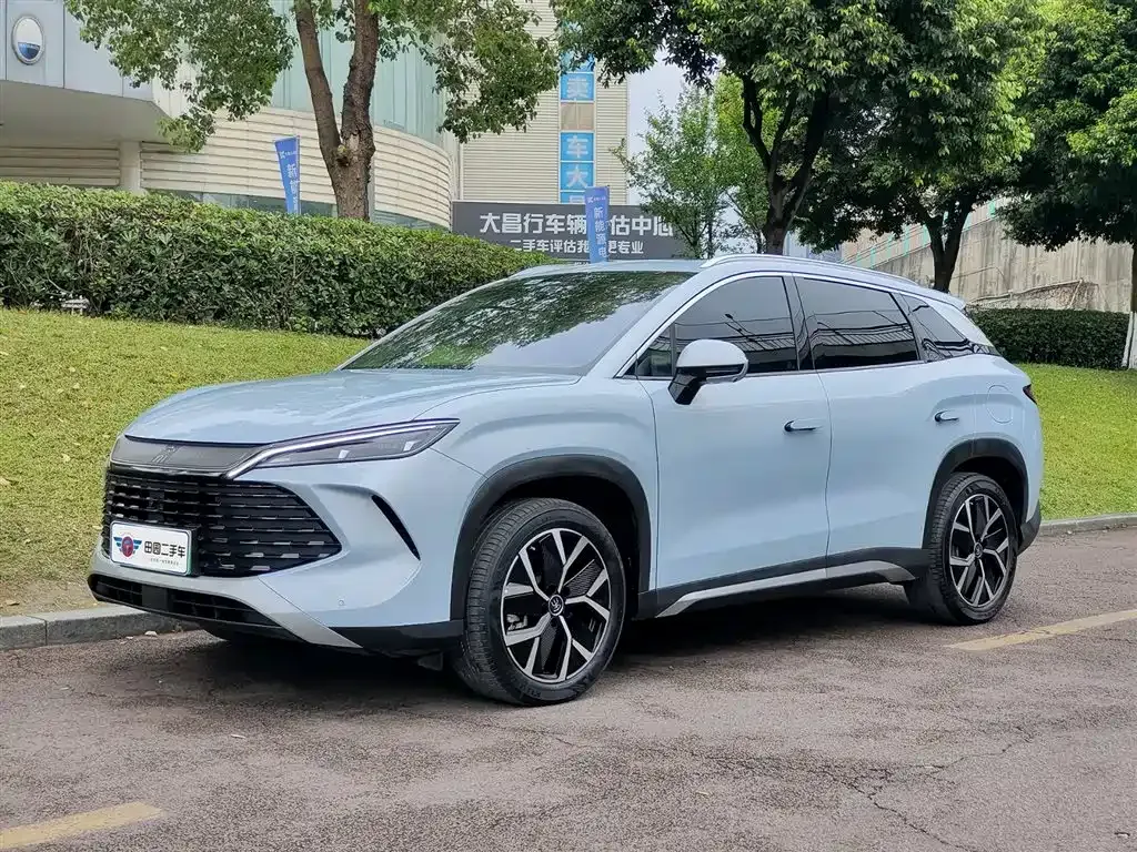 BYD L DM-i — фото 1