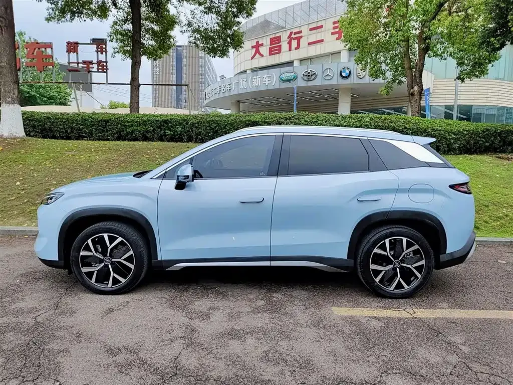 BYD L DM-i — фото 7
