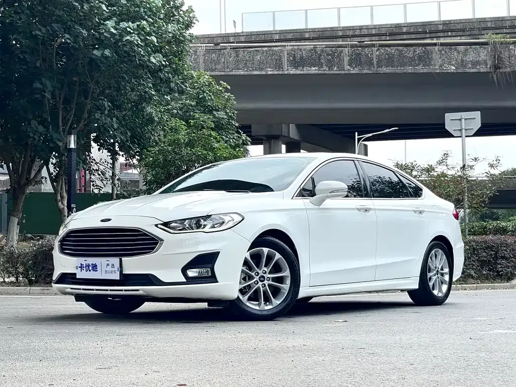 Ford Mondeo — фото 1