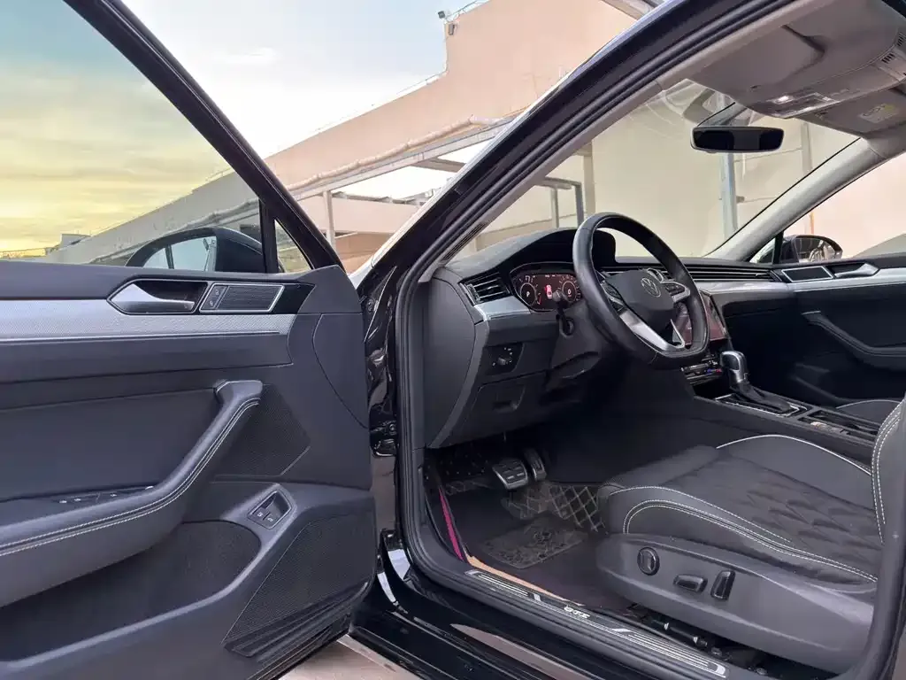 Volkswagen Magotan GTE PHEV 2022 из CN, фото 3