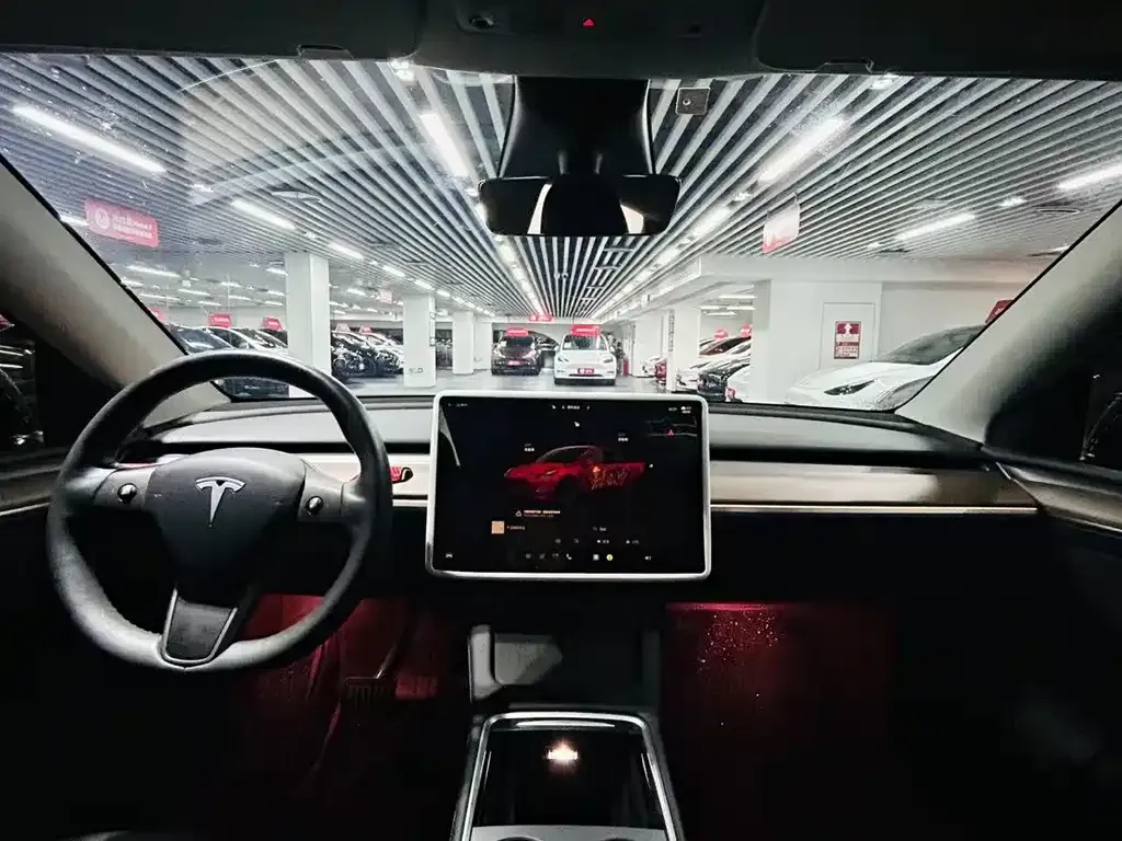 Tesla Model Y — фото 5