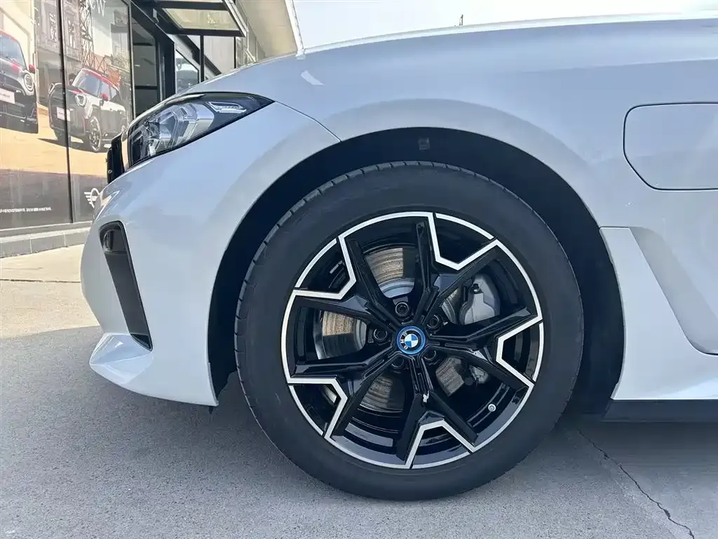 BMW i3 — фото 9