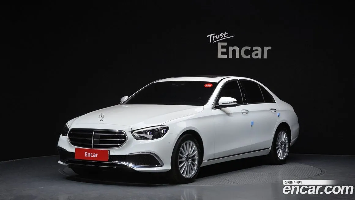 Mercedes-Benz E-Class — фото 1