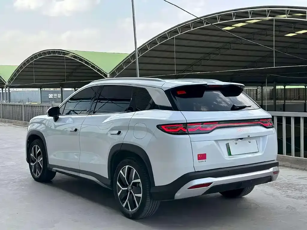 BYD L DM-i — фото 4