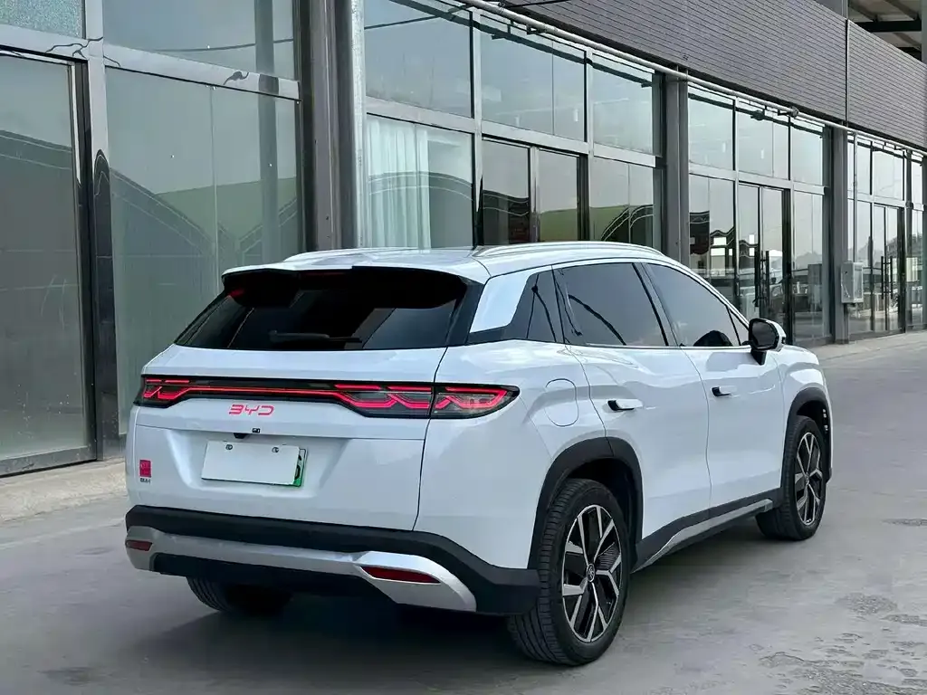 BYD L DM-i — фото 7
